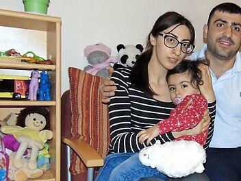 Alexander (r.) hat gemeinsam mit seiner Frau Sona und Tochter Tea Kirchenasyl bekommen.  Fotos: privat