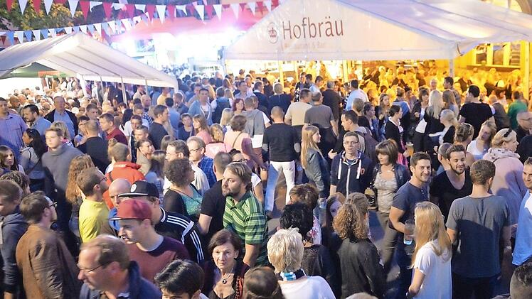 Nach der Absage ist vor dem Fest: Am Mittwoch hat der Stadtrat die Weichen dafür gestellt, dass die Sandkirchweih ab 2018 wieder stattfinden kann.  Foto: Ronald Rinklef
