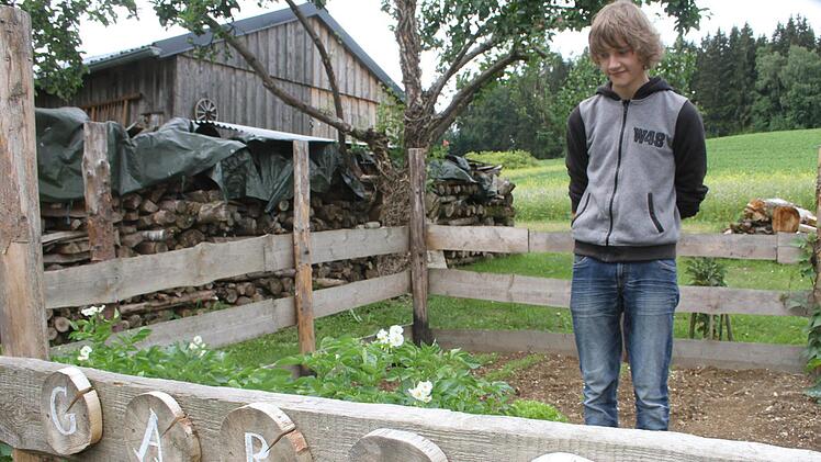 Oliver Lokies baut in seinem eigenen G&auml;rtlein sogar Kartoffeln an.