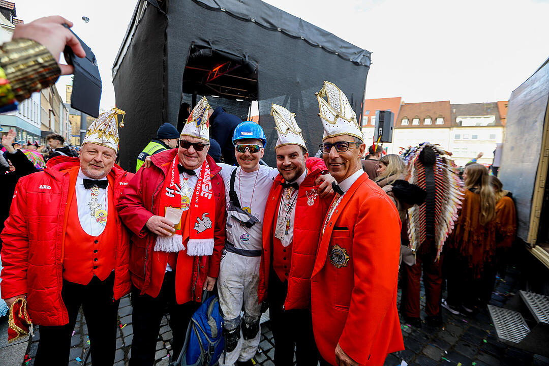 Große Party nach dem Faschingsumzug am Marktplatz.