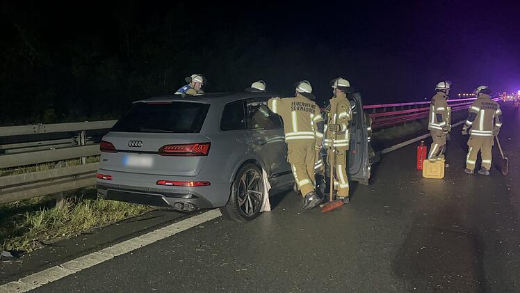Unfall mit drei Autos: Mindestens eine Person verletzt