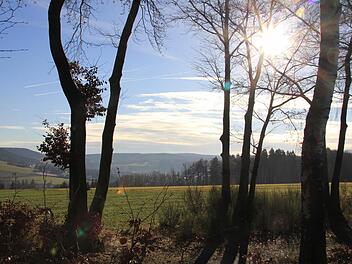 Sonne, blauer Himmel und zweistellige Plusgrade: Der Winter mutet diesmal eher wie Frühling an. Das Foto entstand an der Festung Rosenberg. Foto: Vanessa Schneider