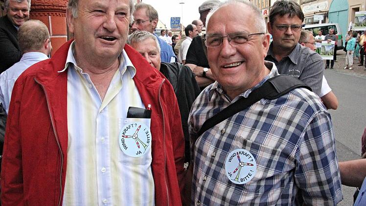 Zwei Befürworter des Windradvorhabens