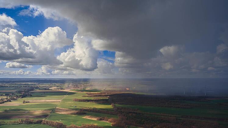 Durchwachsenes Wetter erwartet uns am langen Wochenende zwischen Ansbach, Nürnberg, Bamberg, Würzburg und Hof. Foto: Alexander Dummer, pexels.com