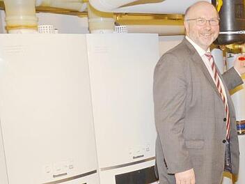 Die neue Heizung der Schule, die jetzt von Bürgermeister  Egon Herrmann, in Betrieb genommen wurde, ist  eines der Projekte, die in diesem Jahr erfolgreich angepackt wurden. Karl-Heinz Hofmann