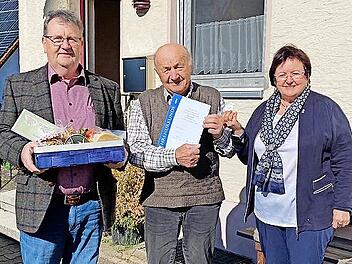 Bei der Ehrung im VdK (v. l.): Klaus Friedel, Franz Kari und Sonja Erlwein.