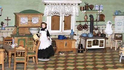 Die Puppenstube hat Inge Kirch gebaut. Foto: Martina Straub