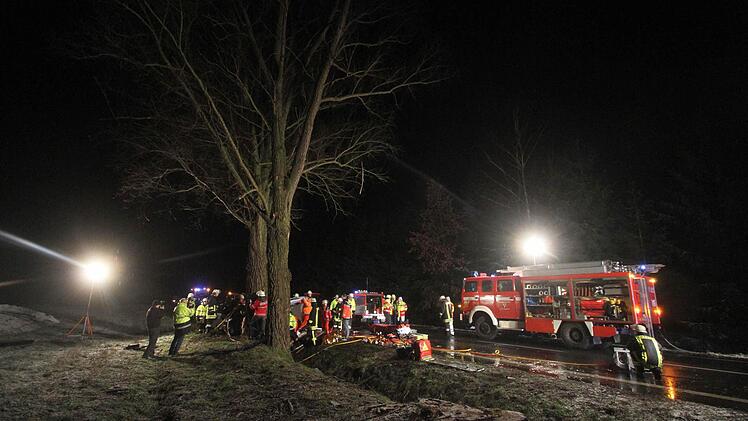 Auf der Verbindungsstraße zwischen Erlangen und Baiersdorf sei es zu einem schweren Unfall gekommen.