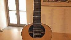 Marke Eigenbau: diese Gitarre mit dem versetzten Schallloch fertigte Johannes Tappert 2006 selber an.