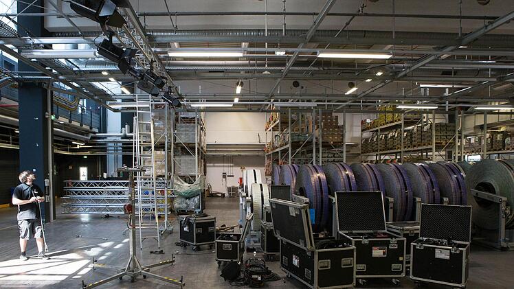 Das Druckzentrum wird für die Industrie-Symphonie am Samstag vorbereitet. Foto: Matthias Hoch