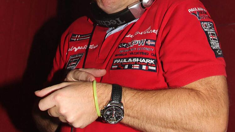 Huch: DJ Jörg Hofmann hat ein grünes Armband. Foto: Sonny Adam