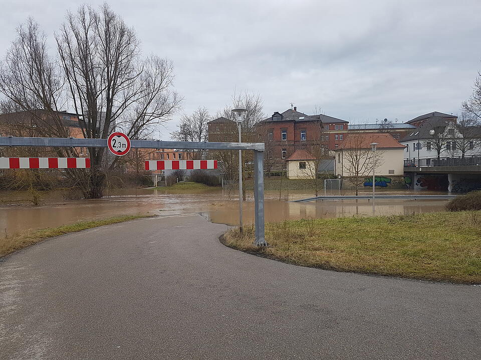Rezat tritt in Ansbach über die Ufer