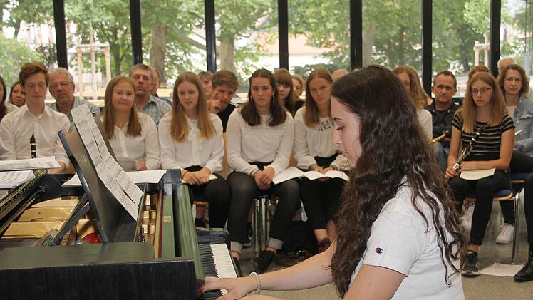 Lara Alexander hat für das Finalkonzert eine Etüde von Henri Bertini ausgesucht.Sonny Adam