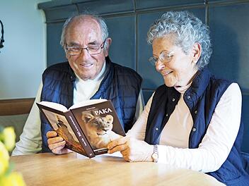 Norbert Pohle hat ein Buch über die Zeit gemeinsame Zeit mit Löwin Paka geschrieben, an die er und seine Frau Irene noch immer gern zurückdenken.