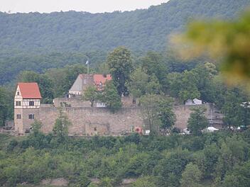 Die Burg ist ein Wahrzeichen von Königsberg. Mit der Anlage ist die Stadt im "Deutschen Burgenwinkel" vertreten. Ob das so bleibt, erscheint fraglich. Der Köngsberger Stadtrat denkt darüber nach, aus dem Zweckverband auszuscheiden.  Foto: Gerold Snater