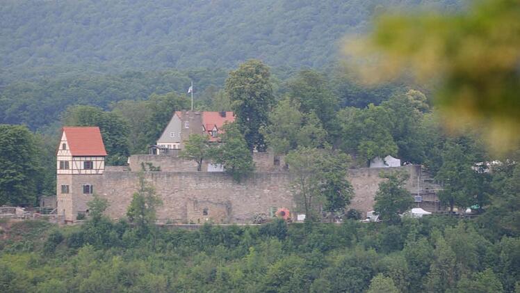 Die Burg ist ein Wahrzeichen von Königsberg. Mit der Anlage ist die Stadt im "Deutschen Burgenwinkel" vertreten. Ob das so bleibt, erscheint fraglich. Der Köngsberger Stadtrat denkt darüber nach, aus dem Zweckverband auszuscheiden.  Foto: Gerold Snater