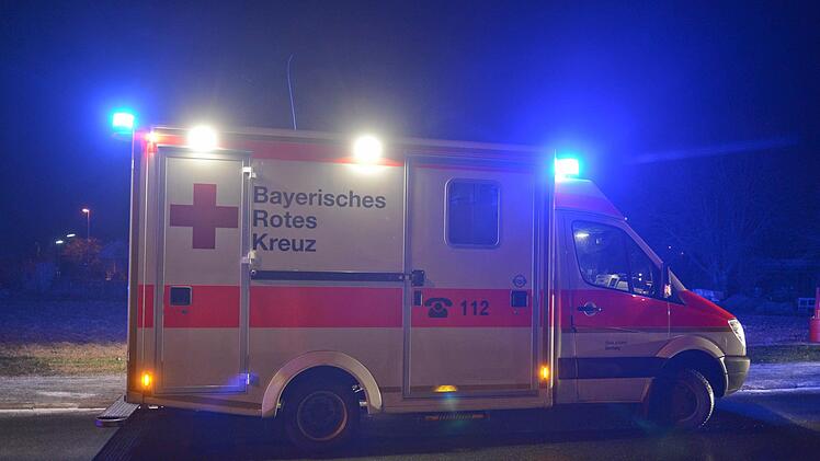 Unschöne Szenen auf der A8: Bei einem tödlichen Unfall haben  Schaulustige die Tür eines Rettungswagens geöffnet, in dem ein Verletzter behandelt wurde. Symbolfoto: Ronald Rinklef