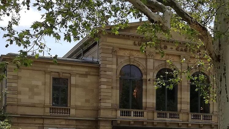 Ihren jährlichen Auftakt in den Sommer feierte die Bad Kissinger Spielbank im Innenhof des Luitpoldbades gemeinsam mit der Staatsbad GmbH und dem Landesamt für Digitalisierung, Breitband und Vermessung.Sigismund von Dobschütz