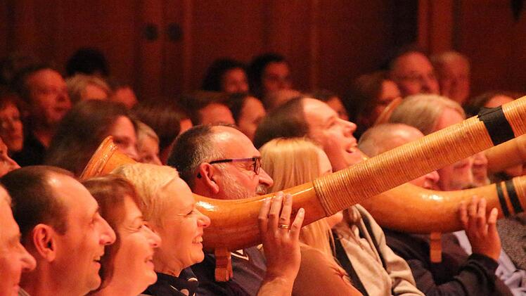 Das Publikum am Alphorn.  Foto: Ralf Ruppert