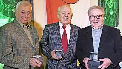 Richard Malter, Richard Rzehak und Horst Engelskircher (v . l.) wurden für ihre besonderen Verdienste geehrt.  Foto: Dagmar Niemann