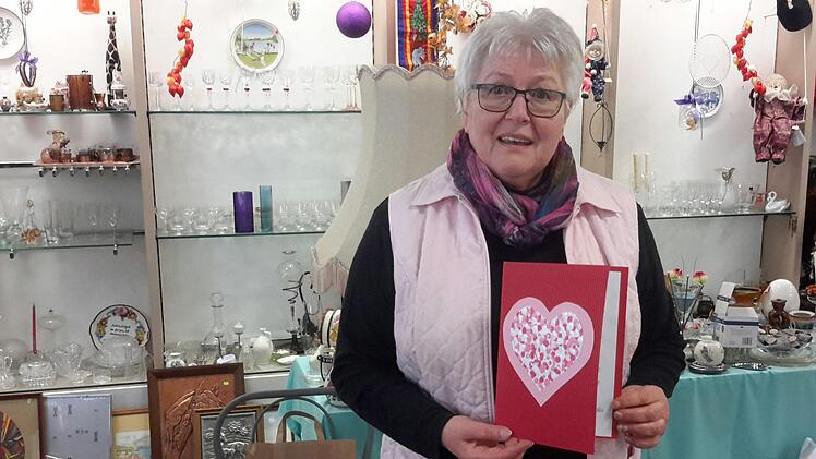 Ein großes Herz für Kinder und Jugendliche hat Ilse Neumann schon immer gezeigt. Zum Jahresende will die Bad Brückenauer Flohmarktbetreiberin aus gesundheitlichen Gründen ihr Engagement aber einstellen. Foto: Rolf Pralle