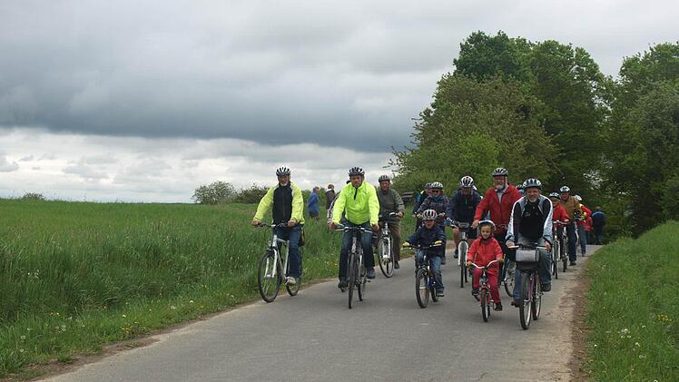 Oerlenbacher Teilnehmer bei der Radtour durch das Werntal.