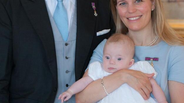 Die stolzen Eltern Prinz Hubertus und Prinzessin Kelly mit der kleinen Katharina Prinzessin von Sachsen-Coburg und Gotha  Foto: privat