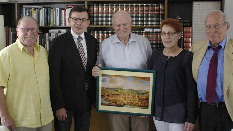 Glückwünsche Geburtstag erhielt Winfried Benner (M.) von (v.l.) BLSV-Kreisvorsitzendem Rainer Werner, Bürgermeister Armin Warmuth, Vize-Landrätin Monika Horcher und Dieter Galm.  Foto: Winfried Ehling