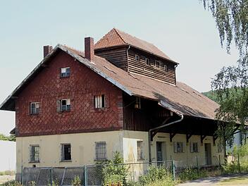 Das ist das frühere BayWa-Lagerhaus in Ebelsbach. Was passiert mit dem Gelände?  Foto: Günther Geiling
