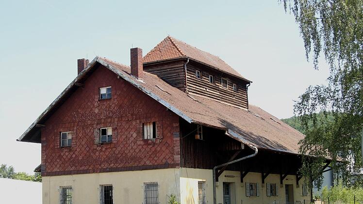 Das ist das frühere BayWa-Lagerhaus in Ebelsbach. Was passiert mit dem Gelände?  Foto: Günther Geiling