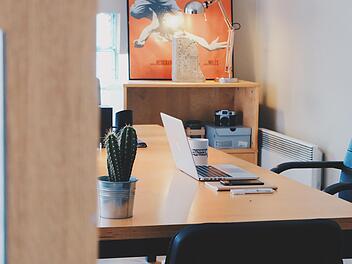 Keine Arbeit mehr: Chef informieren oder nicht? Das gilt