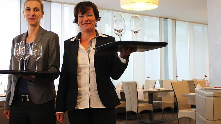 Personalleiterin Sabrina Schulte (links) und Geschäftsführerin Andrea Hergenröther (rechts) haben 2013 keine Auszubildenden für das Wellness- und Tagungshotel Frankenland in Bad Kissingen gefunden.