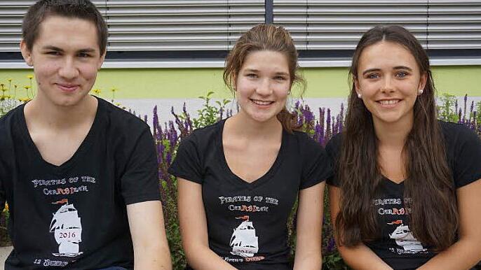 David Kleineisel, Lena Rauh und Sandra Baumann meisterten das Abitur mit herausragenden Leistungen. Sie sind die Besten ihres Jahrgangs.  Foto: Tina Meier
