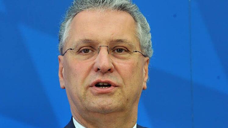 Joachim Hermann fordert 1000 Polizisten an der bayerischen Grenze. Foto: Frank Leonhardt/dpa