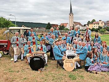 Heimatverbunden sind die Steinacher Musikanten.