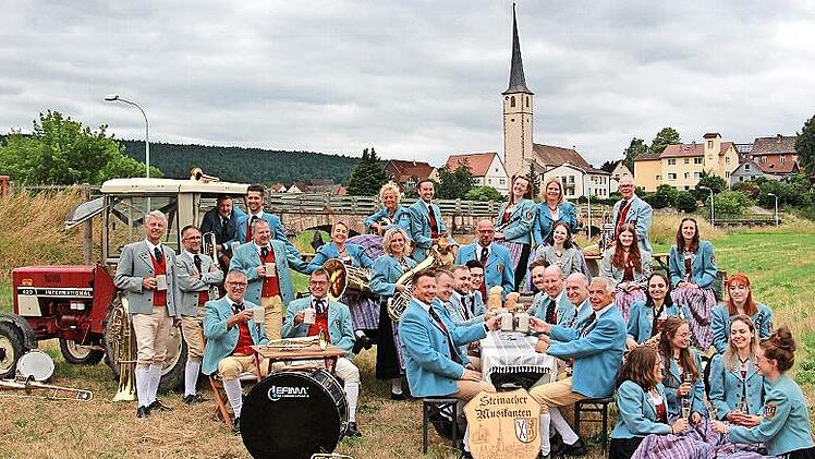 Heimatverbunden sind die Steinacher Musikanten.