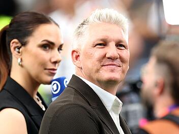 Bastian Schweinsteiger lie&szlig; sich von Esther Sedlaczek nicht zu einer Kritik an Julian Nagelsmann verleiten.