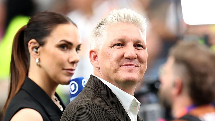 Bastian Schweinsteiger lie&szlig; sich von Esther Sedlaczek nicht zu einer Kritik an Julian Nagelsmann verleiten.