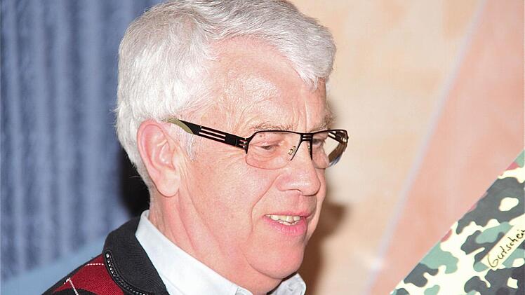 Die besondere Anerkennung des FC "Alemannia" Schwärzelbach erhielt "Kümmerer" und treue Seele Erich Heim. Fotos: Gerd Schaar