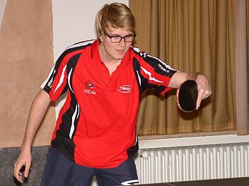 Mit dem Gewinn seiner zwei Einzel trug Maximilian Wenicker vom TTC Au II zum wichtigen 8:8 gegen den SV Fischbach (1. Kreisliga) bei.  Foto: Hans Franz