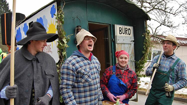 Rosenmontagszug in Stangenroth. Foto: Sigismund von Dobschütz