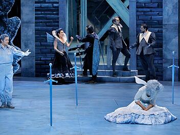 Die "Lohengrin"-Neuinszenierung von Yuval Sharon ist regielich ein Debakel, während die malerische Ausstattung von Neo Rauch und Rosa Loy einiges Potenzial hat. Foto: Enrico Nawrath/Festspiele Bayreuth/dpa