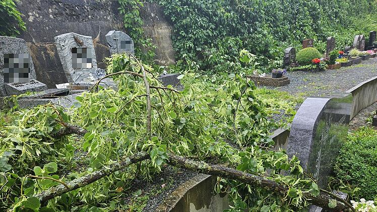 Marktrodach von Unwetter gebeutelt - verwüstete Friedhöfe, umgestürzte Bäume, geschlossenes Freibad