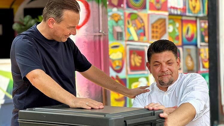 Die Lieblingskonkurrenten Tim Raue und Tim Mälzer entdecken diesmal eine ganz neue Seite an sich.
