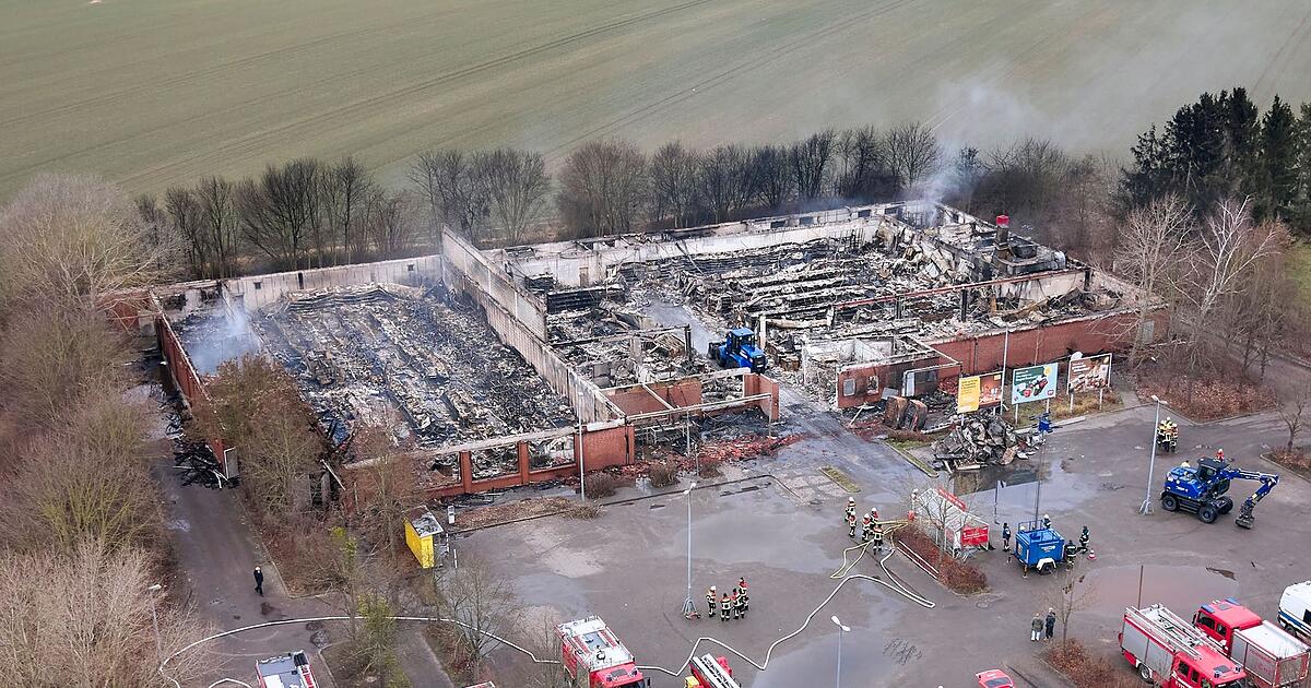 Gro-brand-durch-Pyrotechnik-Jugendliche-unter-Tatverdacht