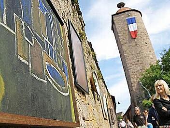Bei Klein-Montmartre - hier ein Bild aus dem Jahr 2012 - wird die Gasse zwischen Stadtmauer und Mönchsturm zur Galerie.Foto: Archiv/ Arkadius Guzy