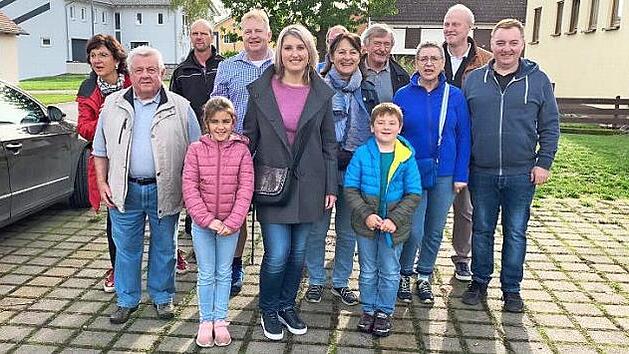 Einige Kandidaten der Jungen Liste suchten das Gespr&auml;ch mit den B&uuml;rgern. Foto: privat