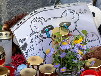 Tod von Fabian (8) in Güstrow - Frau unter Mordverdacht festgenommen Tod von Fabian (8) in Güstrow - Frau unter Mordverdacht festgenommen