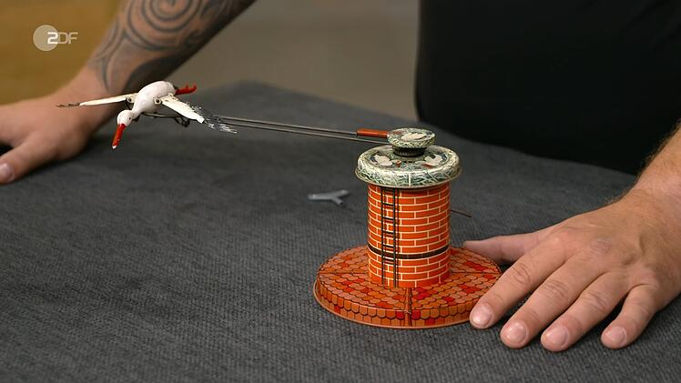 Der Storch, ein Blechspielzeug aus den 50er-Jahren, war noch funktionst&uuml;chtig. Der Sch&auml;tzwert von 140 bis 180 Euro deckte sich mit dem Wunschpreis der Verk&auml;ufer.