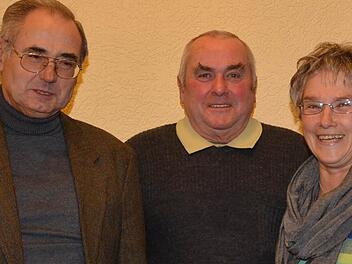Vorsitzende Herta Müller ehrte Herbert Bauer und Ewald Markard für 40-jährige Mitgliedschaft. Fotos: Björn Hein
